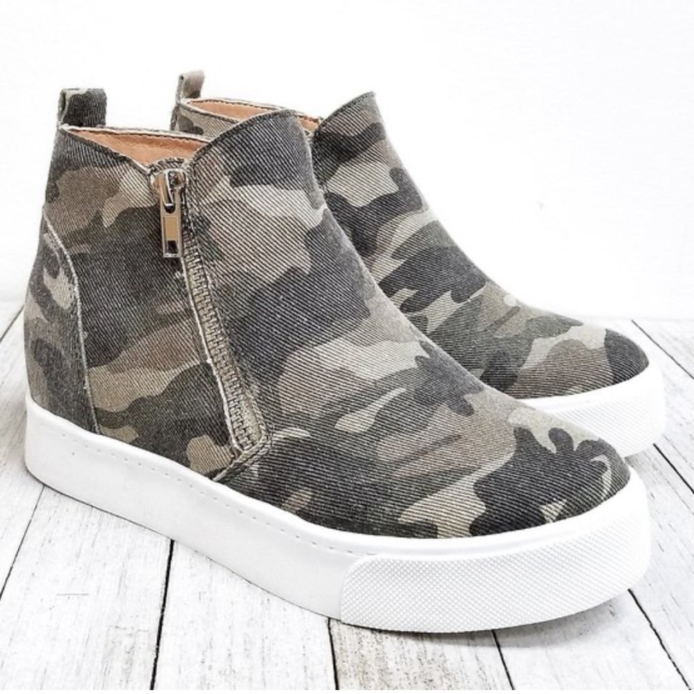 Soda Camo Wedge Sneakers Size 8.5 - Picture 2 of 3